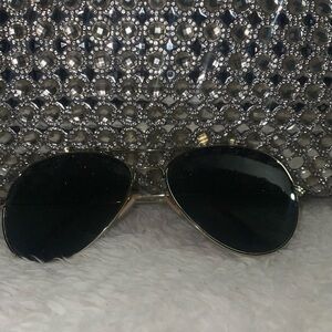 Elegant Gold and Black Aviator Sunglasses